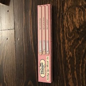 New, never used Vintage Smokey Eye Brush Set